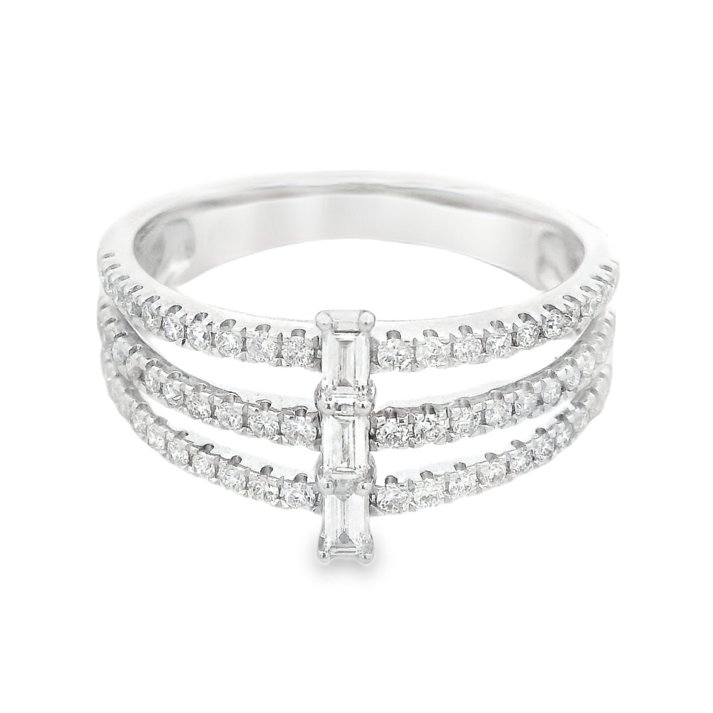 Anillo oro blanco y 46 puntos de diamante