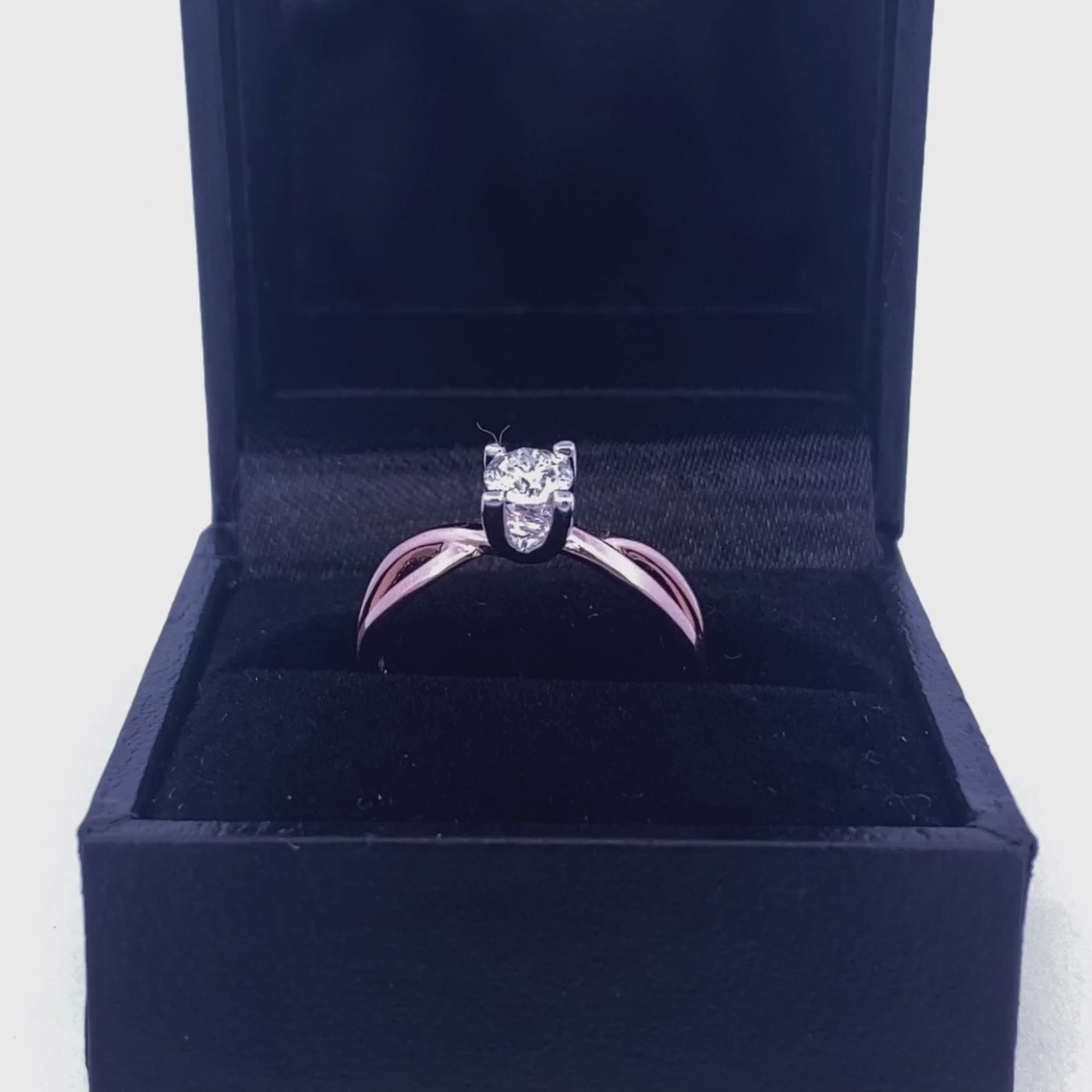 Cargar y reproducir el video en el visor de la galería, Anillo de compromiso Solang | Exclusivo Bo&Co