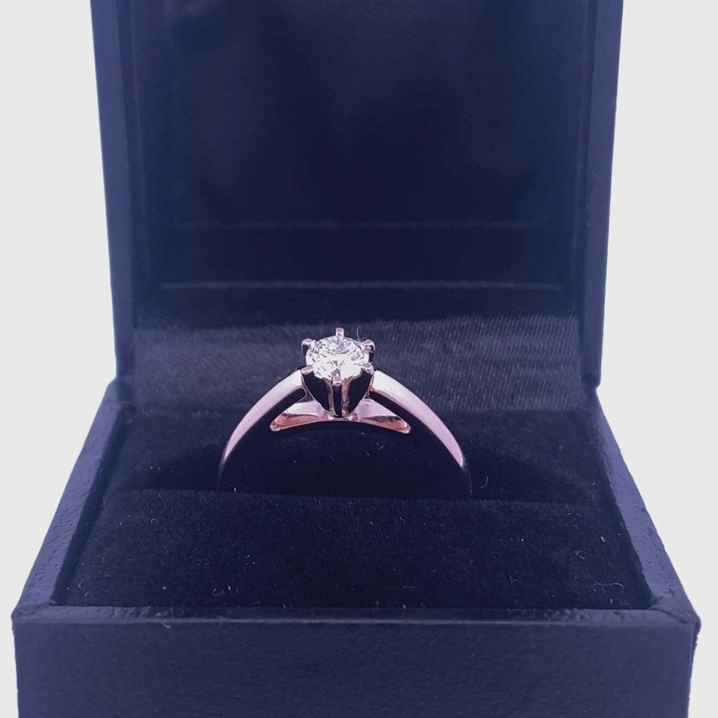 Cargar y reproducir el video en el visor de la galería, Anillo de compromiso Sutil | Exclusivo Bo&Co