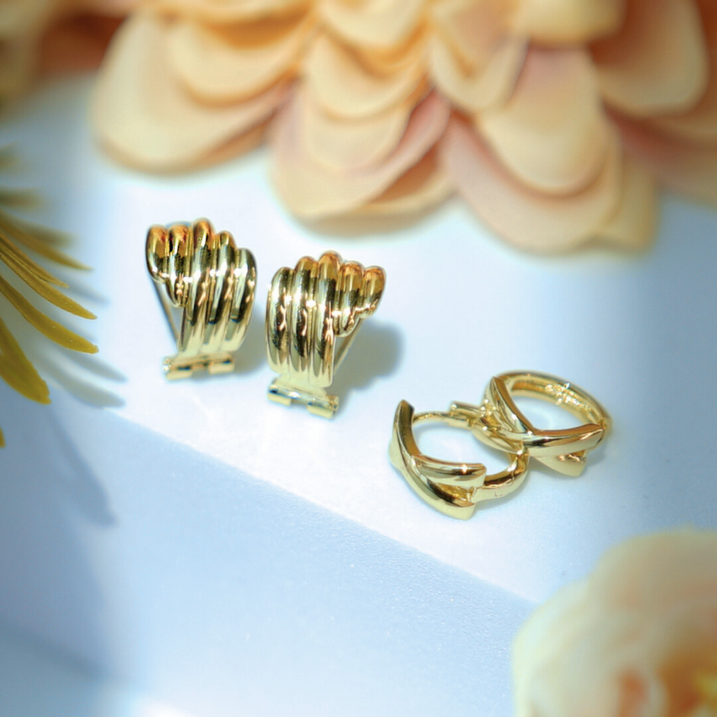 Huggies en X oro amarillo