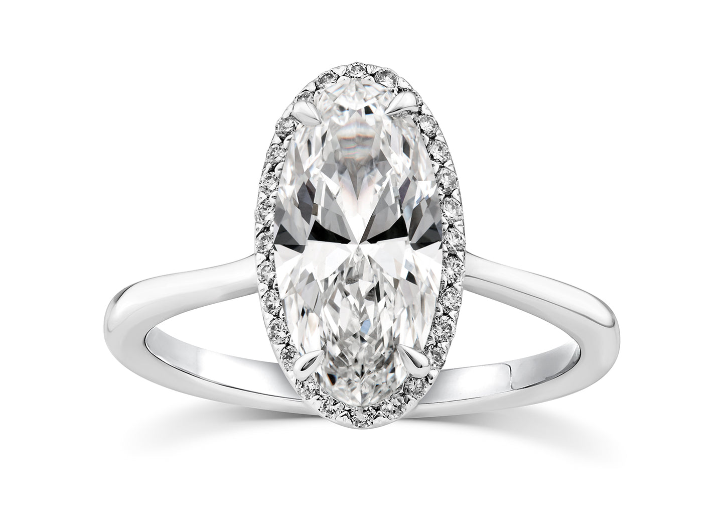 Anillo de compromiso de oro blanco 14K con diamante Lab Grown de 2 quilates en corte oval largo y halo de diamantes, total 2.12 quilates