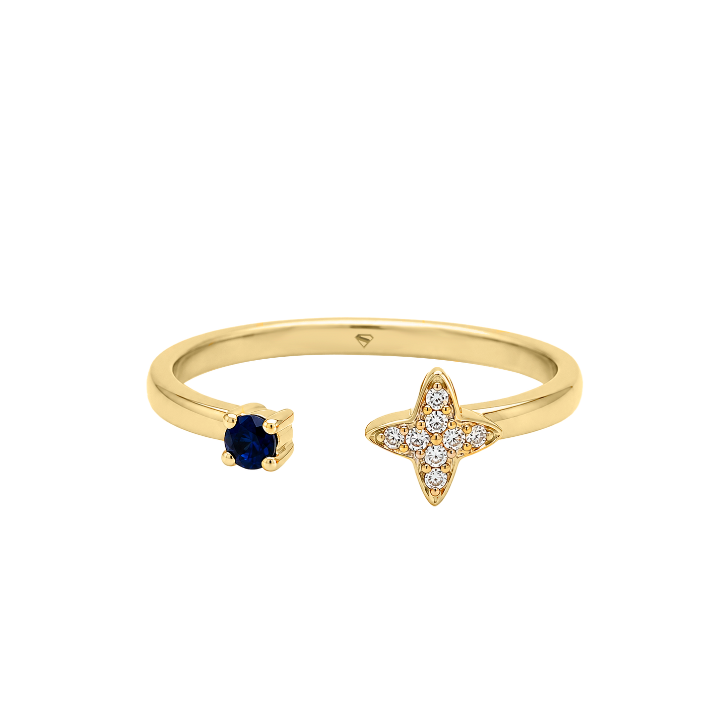 Anillo estelar de oro amarillo 14K con zafiro azul redondo y diamantes corte brillante.
