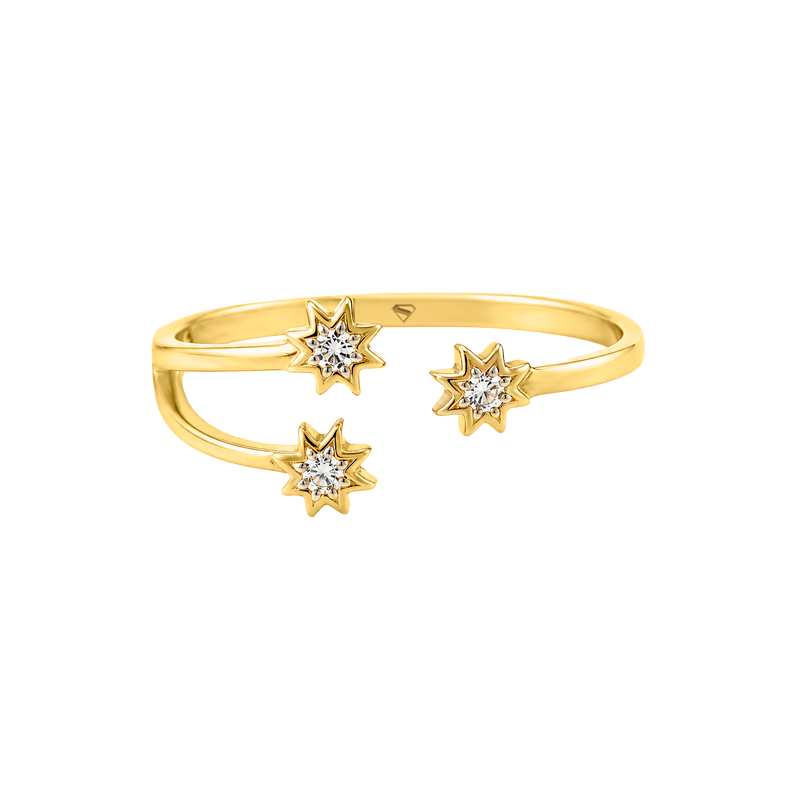 Anillo Constelar de oro amarillo 14K con diamantes corte brillante en diseño de estrellas.