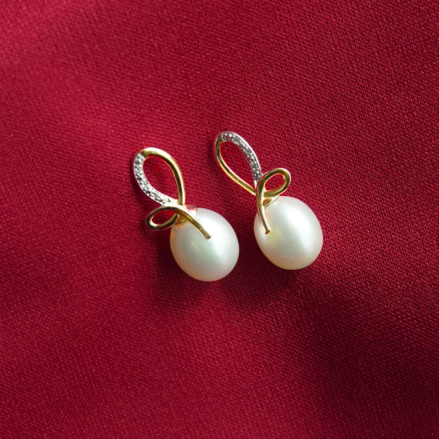 Aretes oro 14K con 2 puntos de diamante y perlas