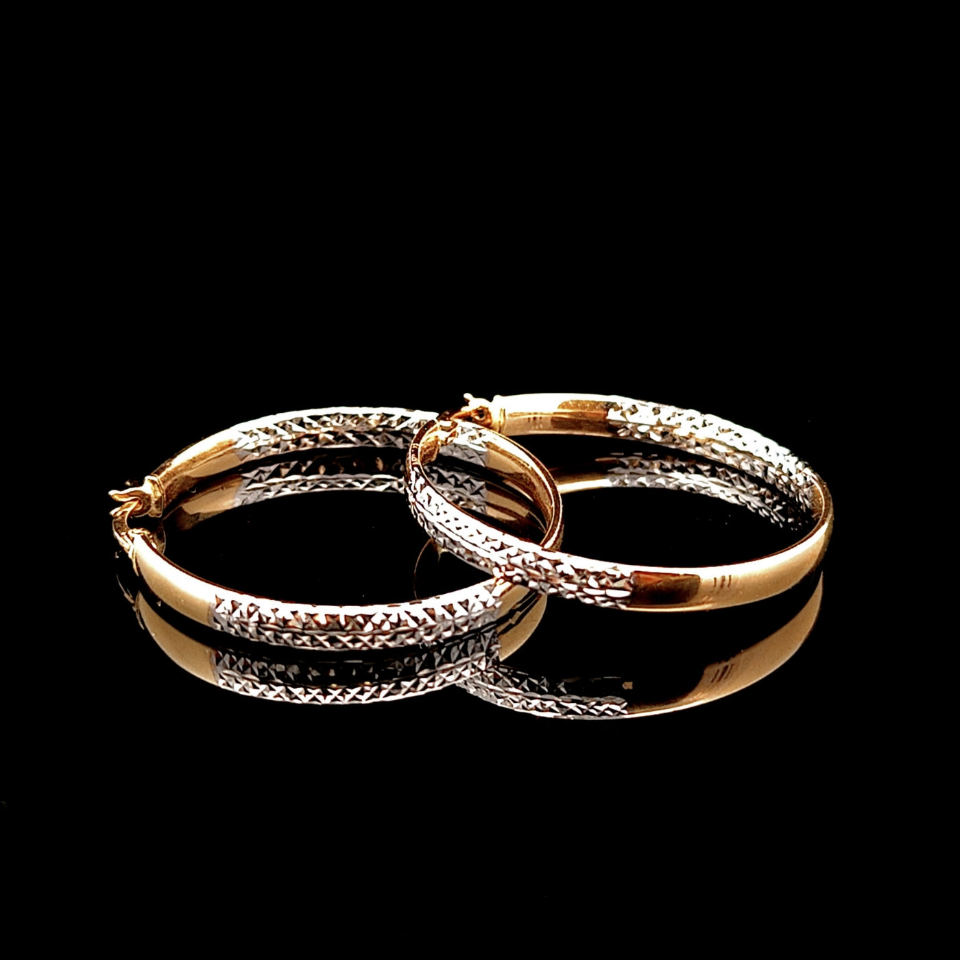 Arracadas oro amarillo y blanco con textura | Bo&Co 
