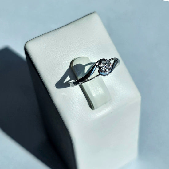 Anillo Solitario tiras cruzadas oro blanco | Bo&Co