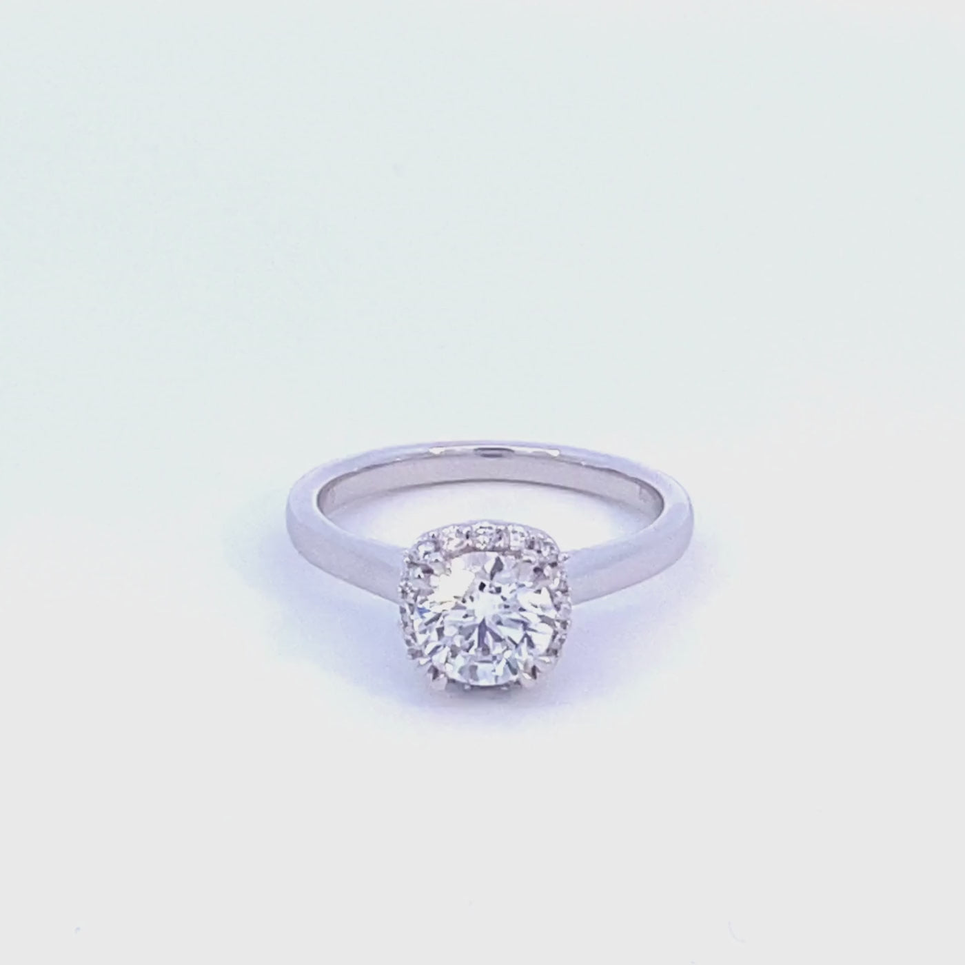 Cargar y reproducir el video en el visor de la galería, Anillo de Compromiso Above Love 1.10 quilates diamante | Bo&amp;amp;Co
