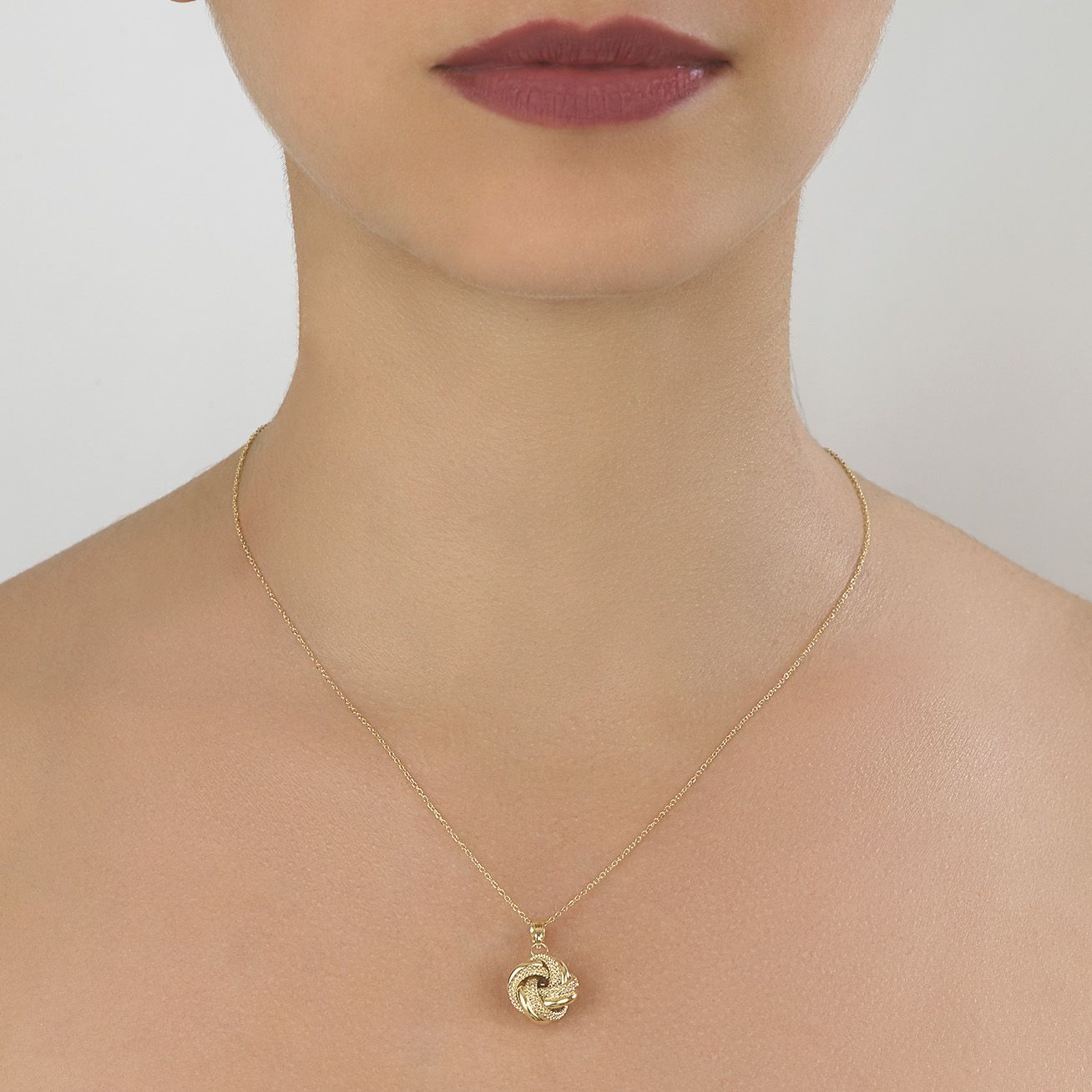 Dije con cadena Love Knot